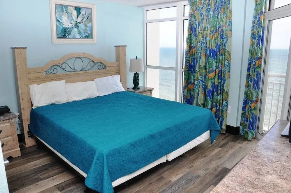 Baywatch Resort 1709 - 2 Br condo by RedAwning