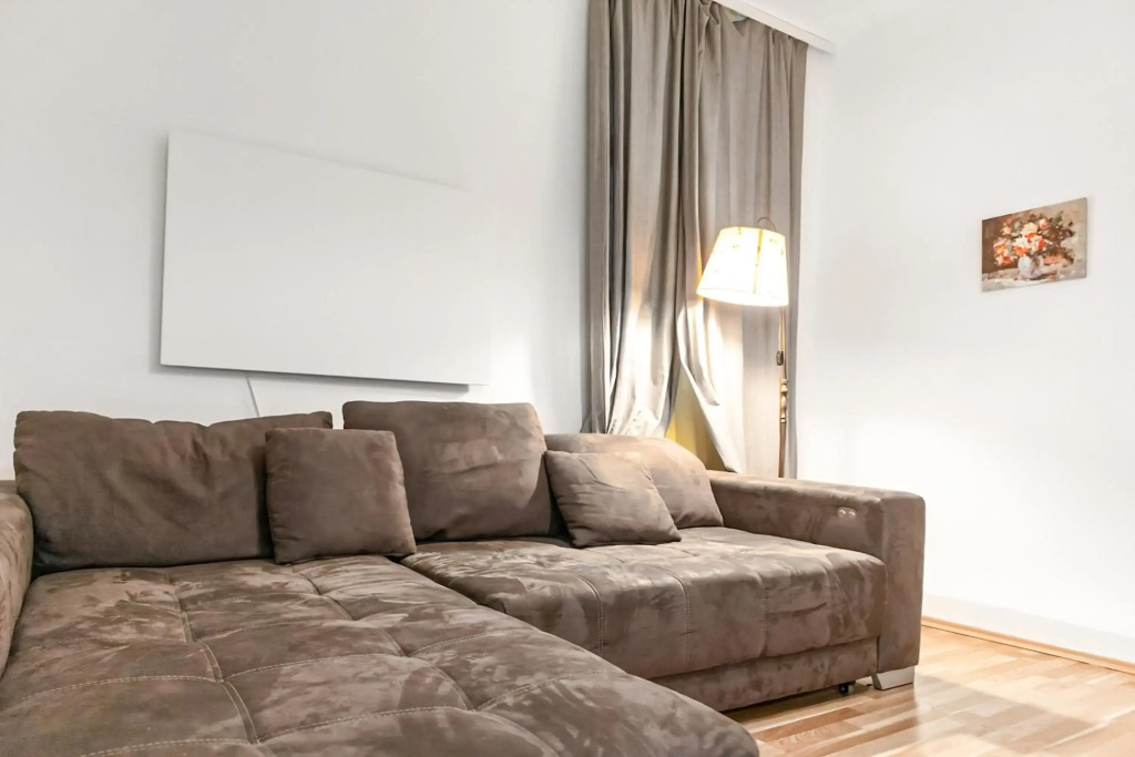Budget Apartments Well connected to the Whole City