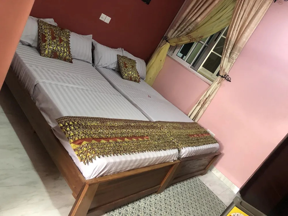 Plus 33 Hotel