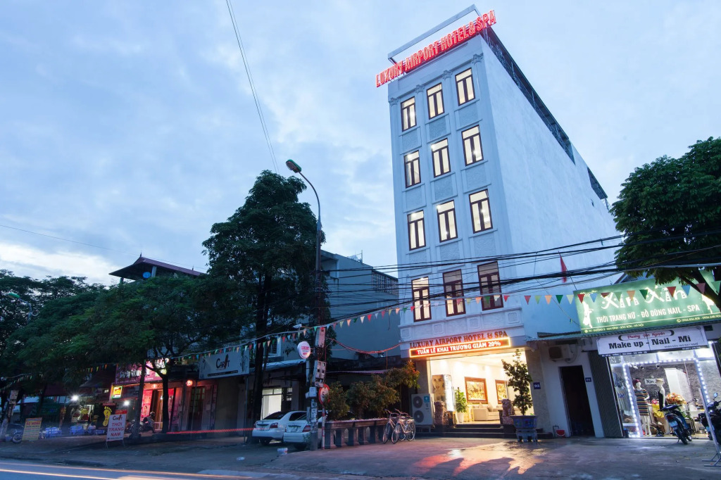 Luxury Airport Hotel & Spa