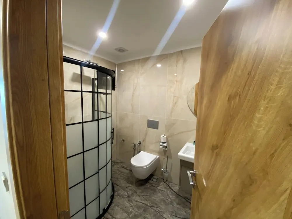 Rena Grand Residence & Suit