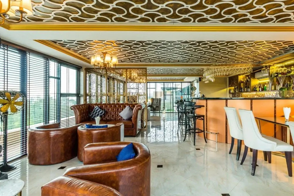 6Av 705 - Luxury Condo in Surin Beach Rooftop bar Pool and gym