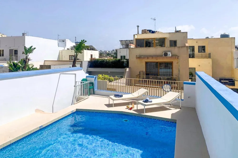 Pool and Sea, charming Merill Apart 3