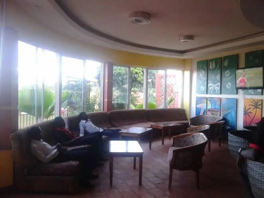 Makutano Hotel