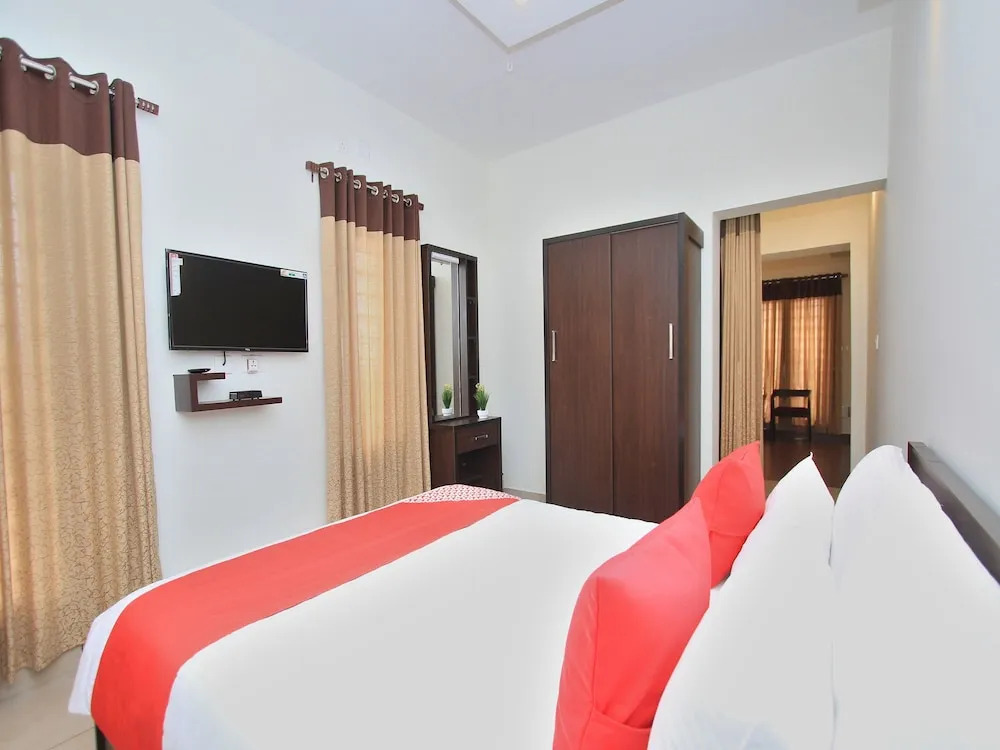 OYO 13915 Albis Ville