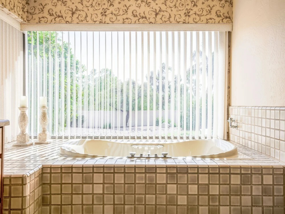New Listing! Expansive W/ Pool & Spa 5 Bedroom Home