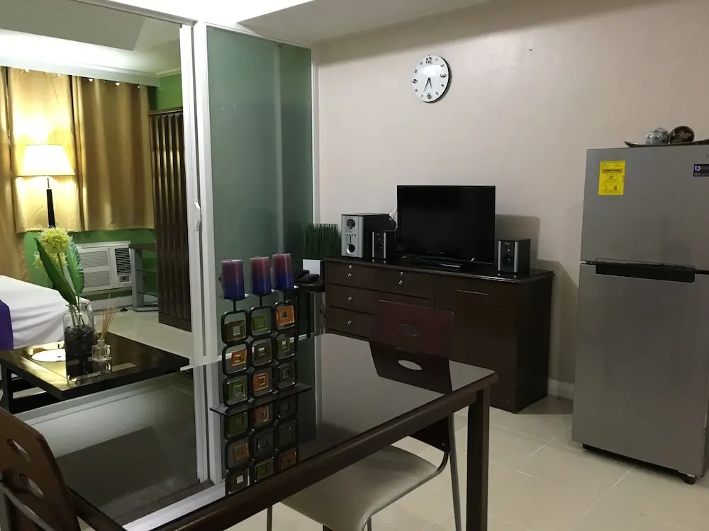Robinsons Studio W Balcony Rpr03