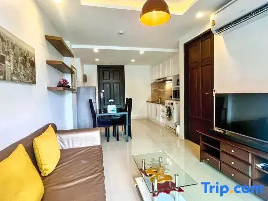 6-49 - 1 Bdr Condo With Balcony and Shared Pool