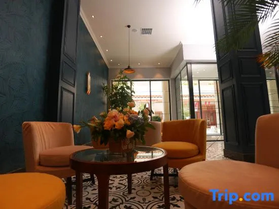 Yujing Saussurea French Style Hotel