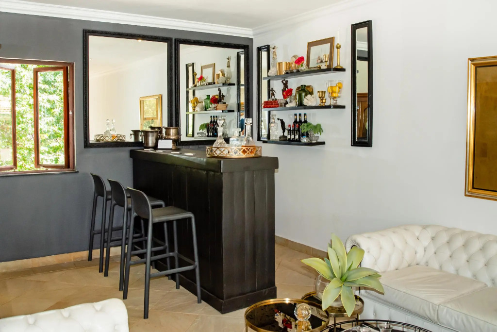 Inn and Out Plus Craighall