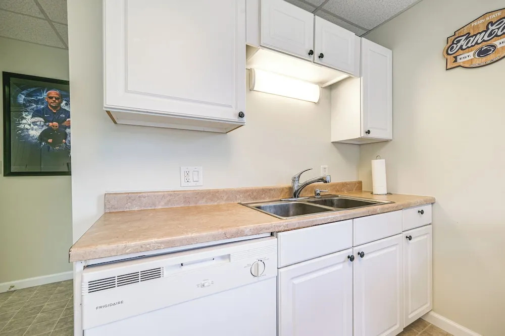 State College Apartment: Walk to Beaver Stadium