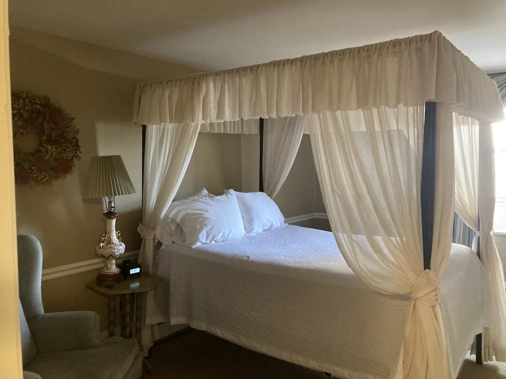 Plumsteadville Inn