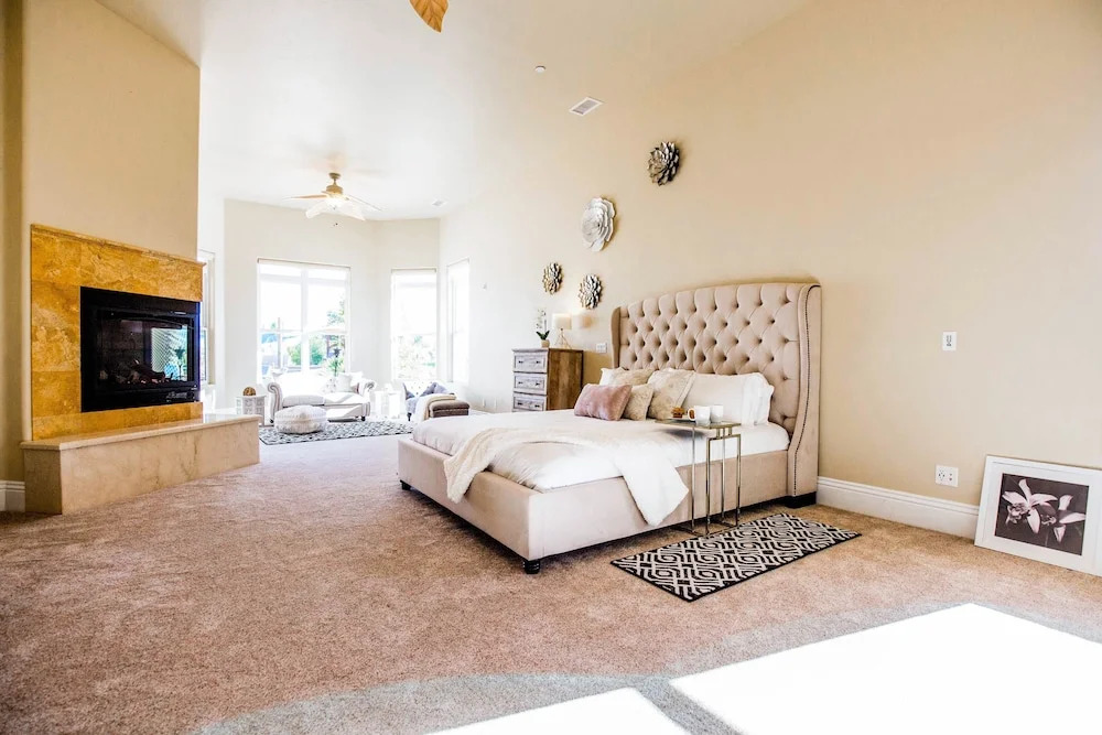 Mermaid by Avantstay Private Estate w/ Pool, Volleyball & Arcade!