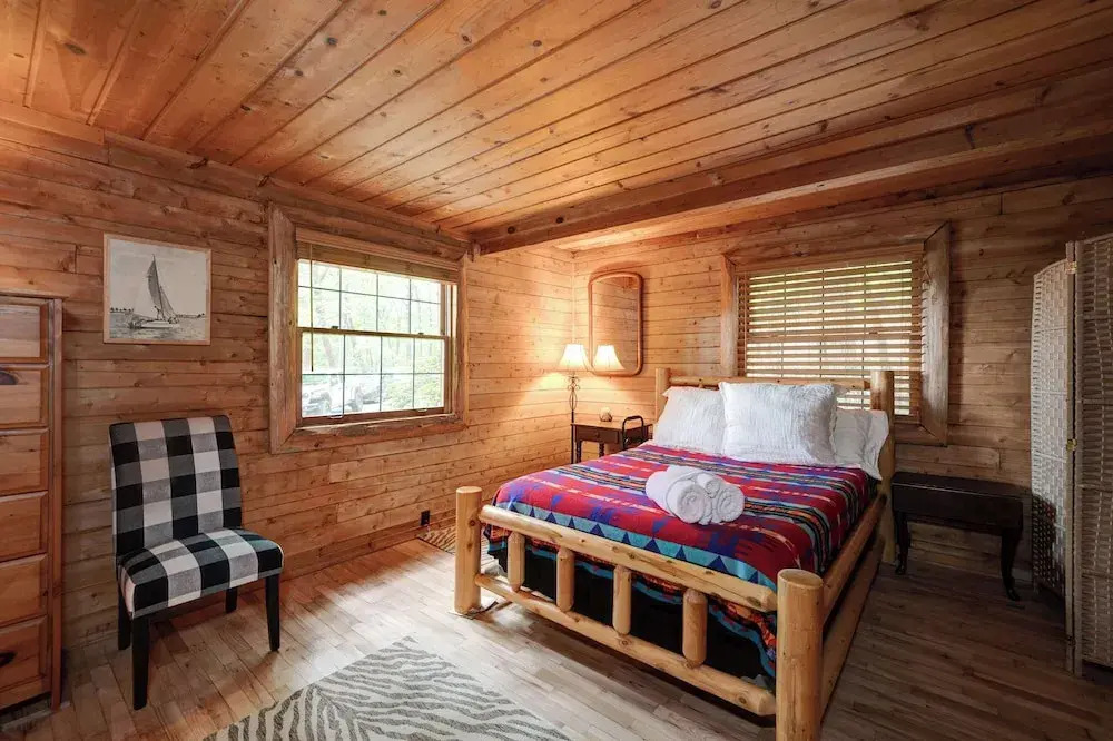 The Guest House Historic Cabin in Big Canoe