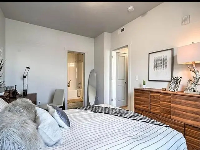 The Unique's Apartment IV