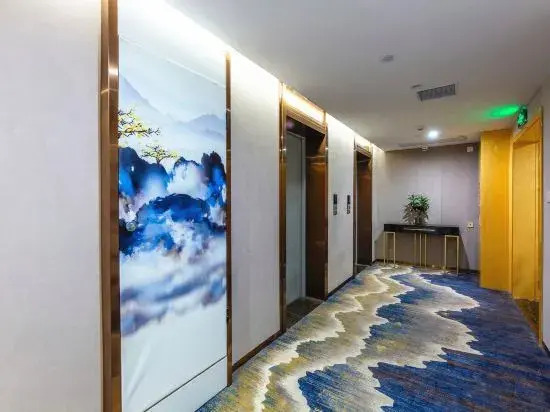 UP IN THE CLOUDS hotel
