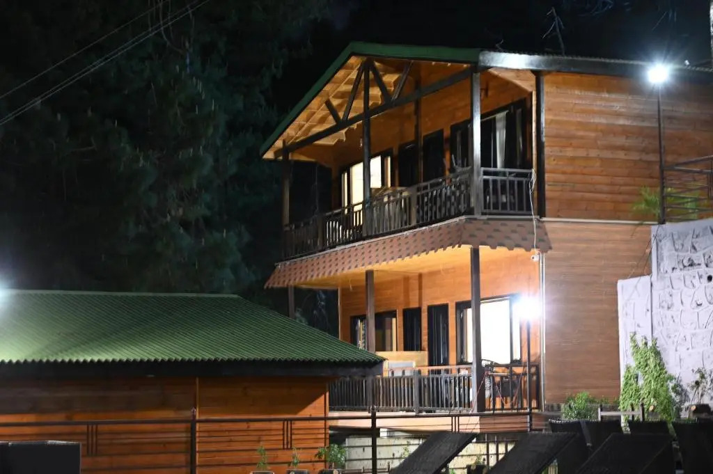 Justa Cliffend Resort & Spa, Mashobra