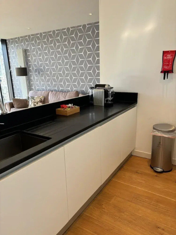 Stunning Park View Quartermile Apartment Close Proximity to Castle & University