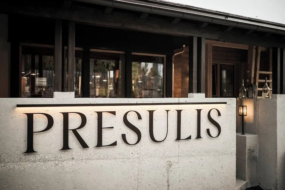 Presulis Hideaway Apartments & Restaurant
