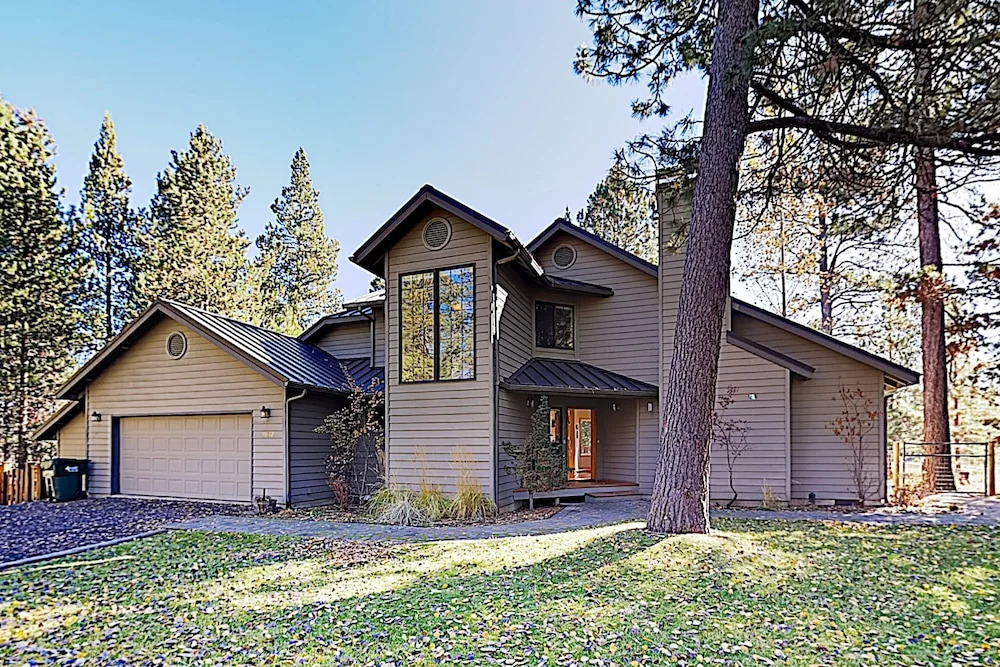 New Listing! All-suite Riverside Getaway W/ Dock 3 Bedroom Home