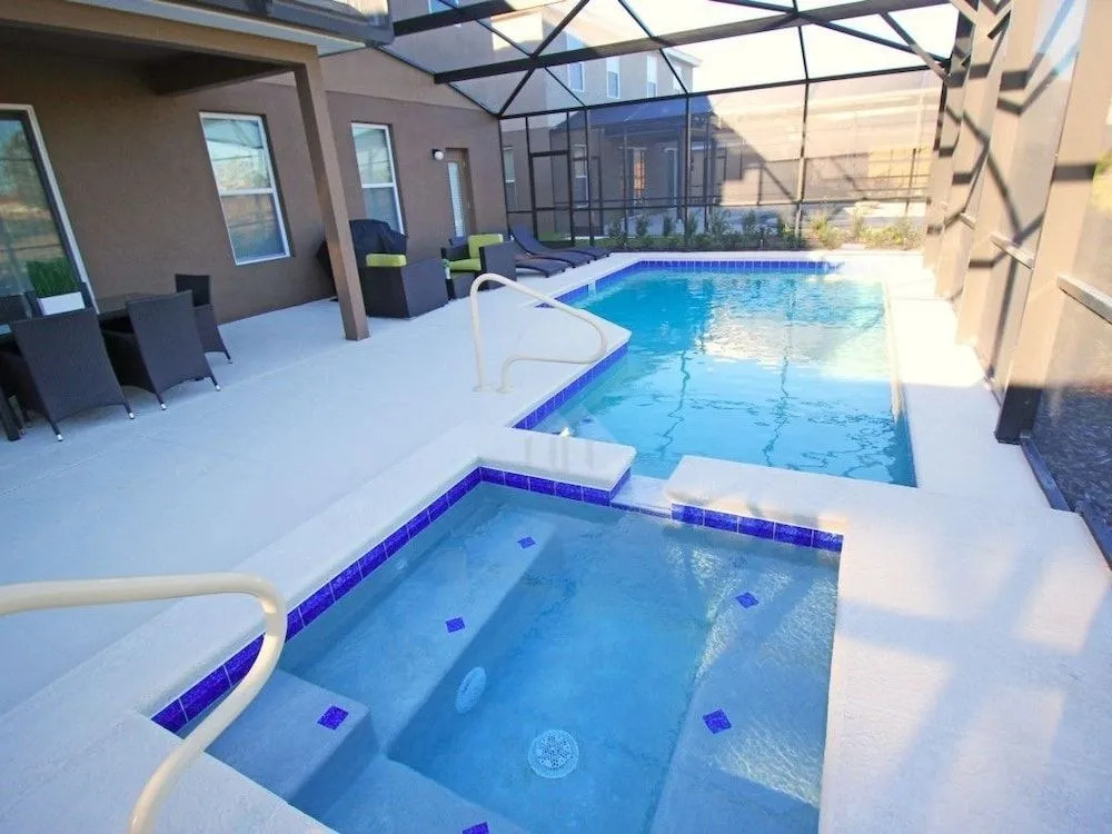 5 Bedrooms Vacation Homes by RedAwning
