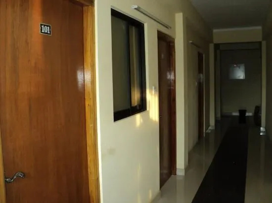 Yals Town Inn