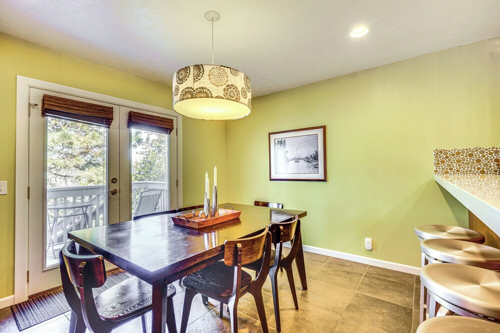 Modern Townhome w/ Hot Tub: 10 Mi to Snowbird!