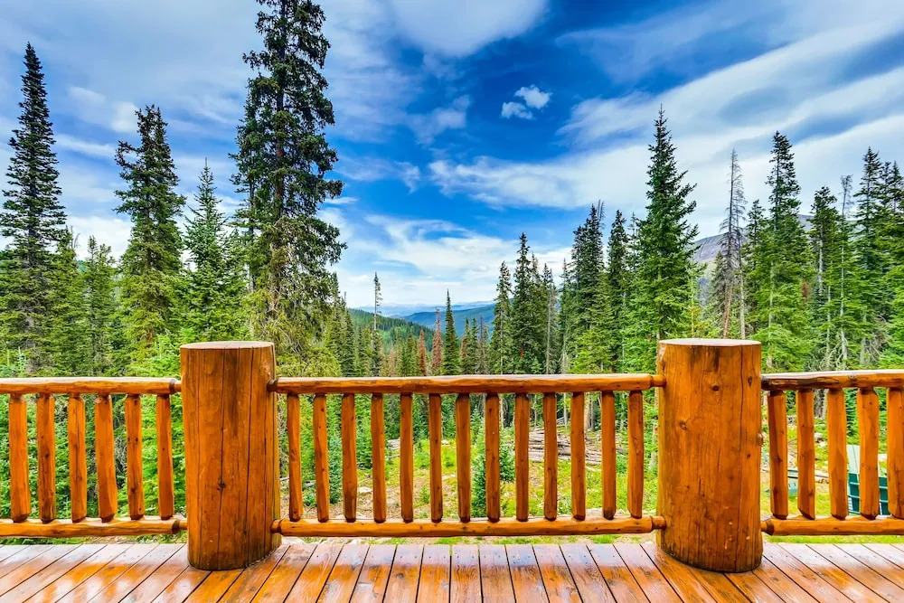 New Listing! Idyllic Mountain-view 4 Bedroom Home