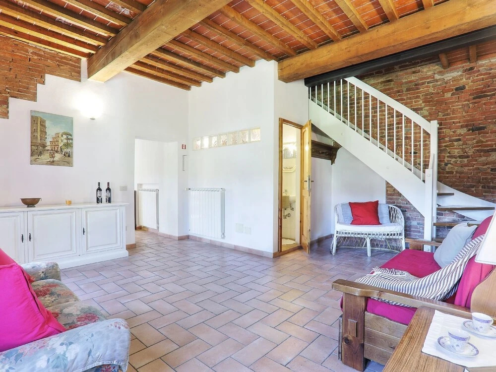 Luxurious Cottage in Palaia With Pool