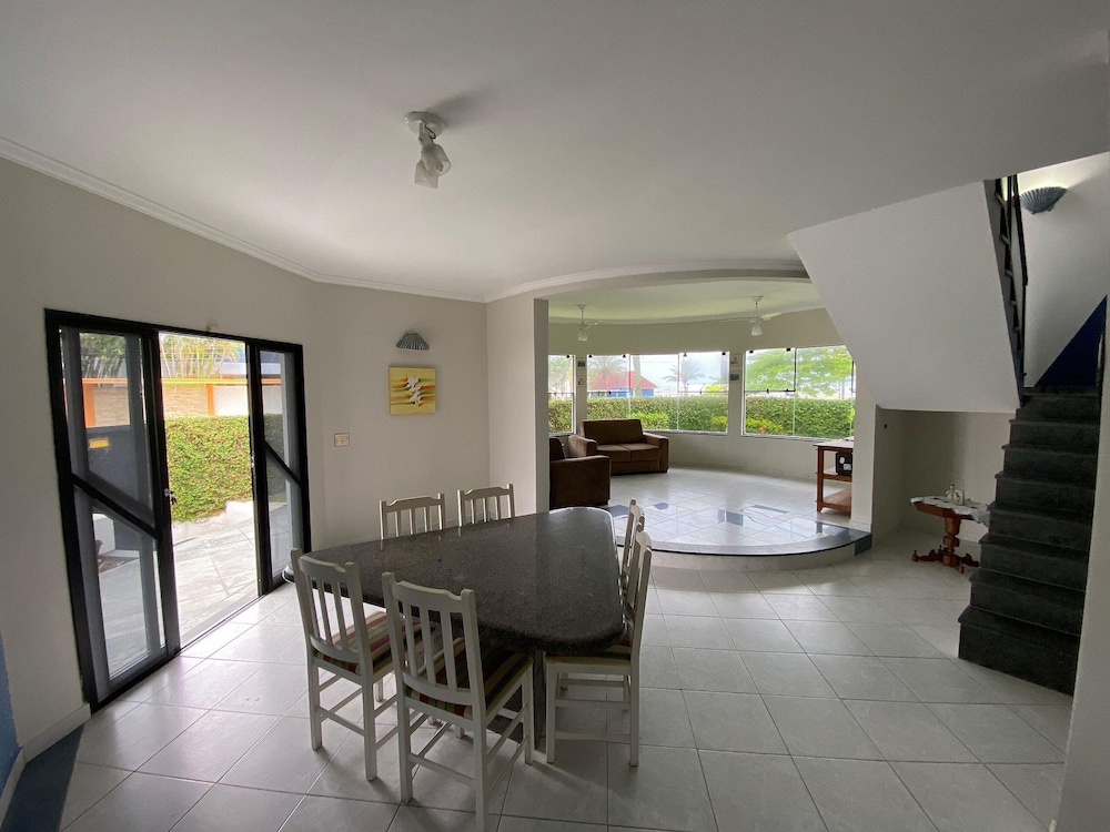 Casa Alto Padrão Frente ao Mar