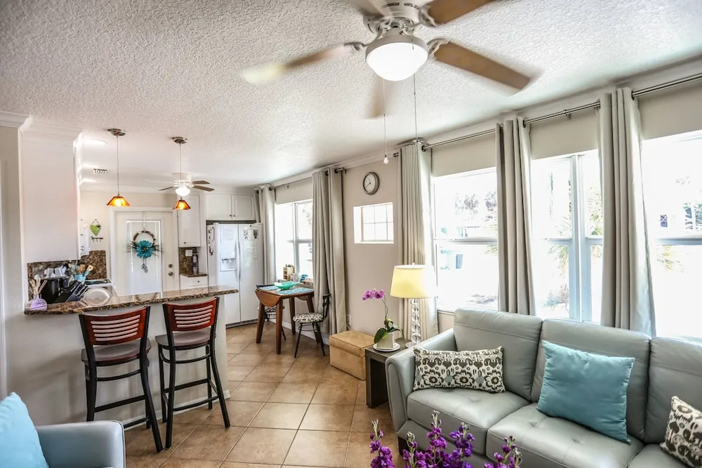 155 Hibiscus Dr - M