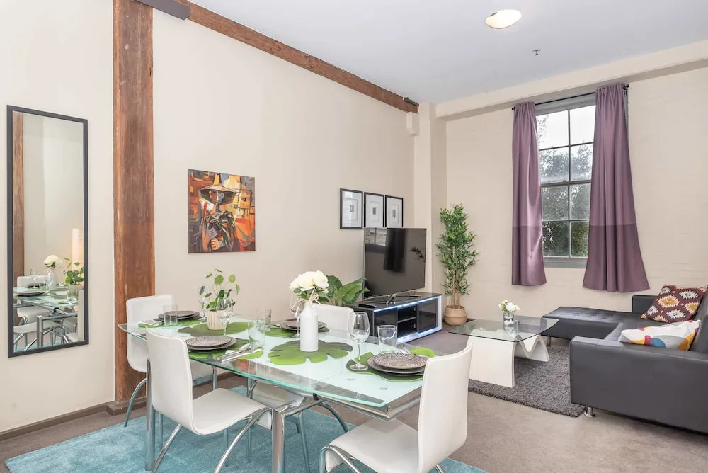 AirM8 Apartments the Oaks