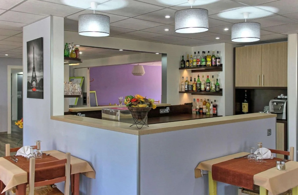 Contact Hotel Restaurant La Chaumière entre Orgeval et Flins A13 sortie 8