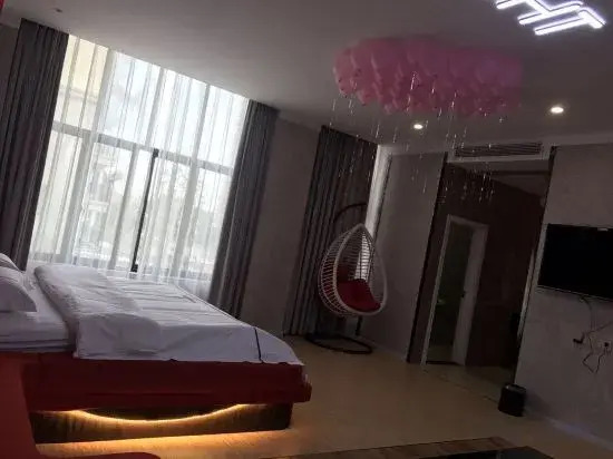 Tianyue Theme Hotel (Daozhou North Road Wanhe Century City)
