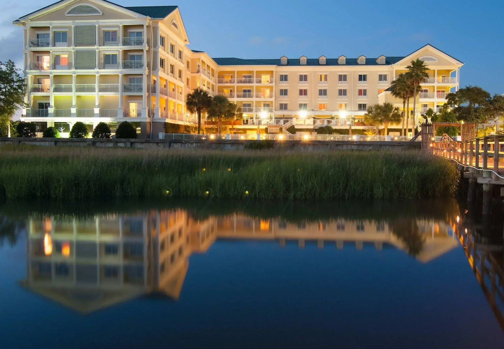 Courtyard Charleston Waterfront
