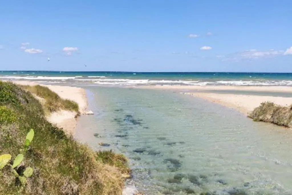 Seaside Villa with Hot Tub, 5mins walk from the sea
