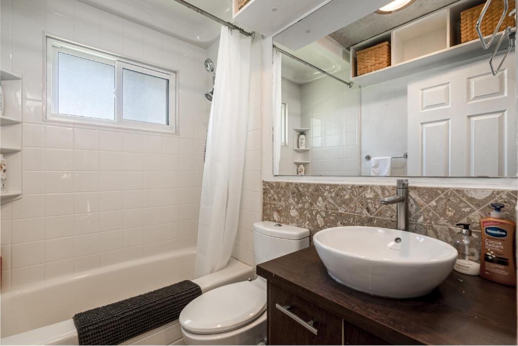 V-Home by Heritage park and Glenmore Reservoir