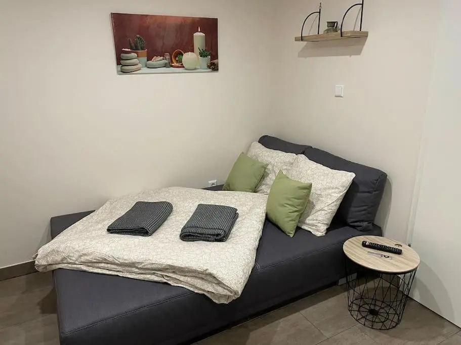 Studio situé aux abords de la forêt avec parking