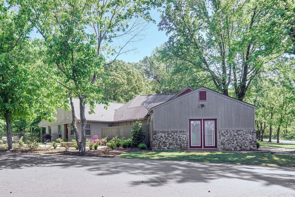 18 Mi to Dtwn Memphis: Oasis on 8 Acres!