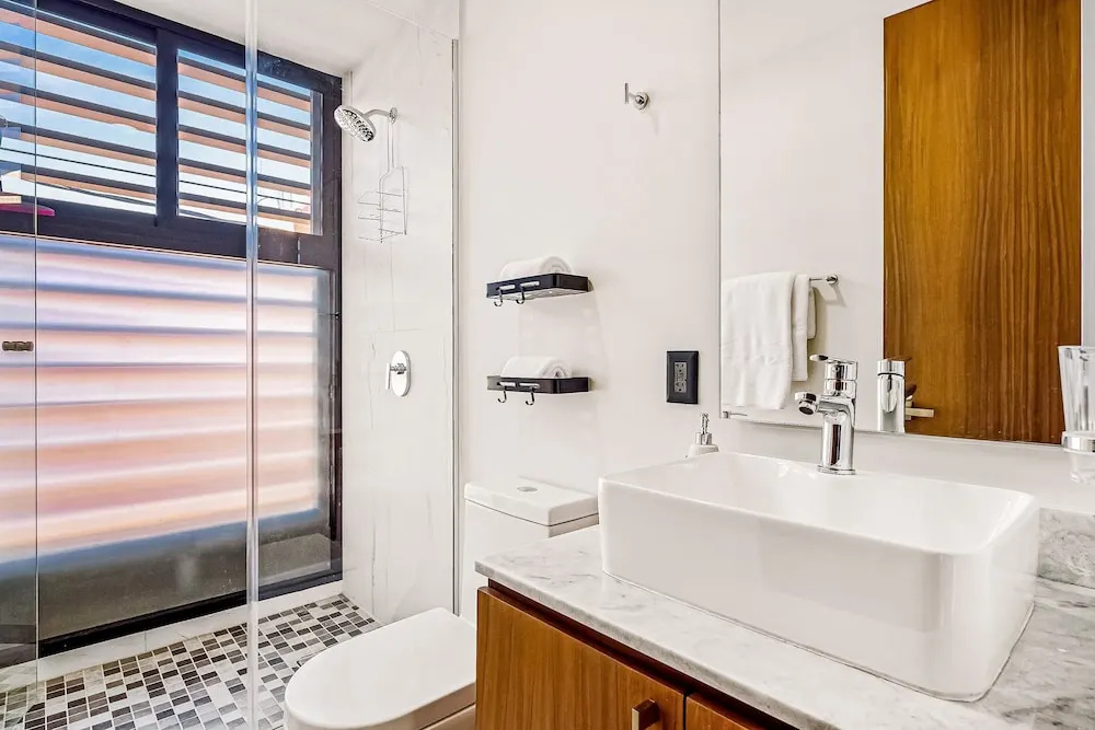 2nd-floor Condo With Heated Outdoor Pool, Grills, Balcony, W/d, AC