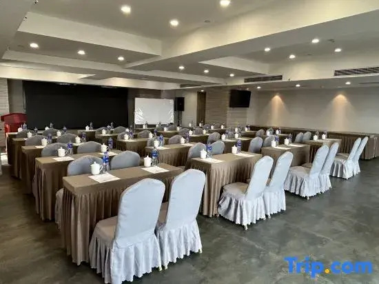 Yishang Oriental Hotel （Gardening Mountain Science and Technology Park)