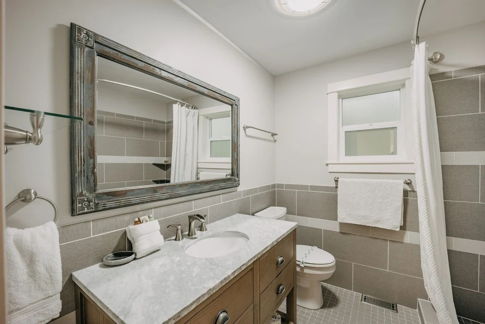 69sl - Upscale - Hot Tub - Wi-fi - Bbq - Sleeps 8 4 Bedroom Cabin by Redawning