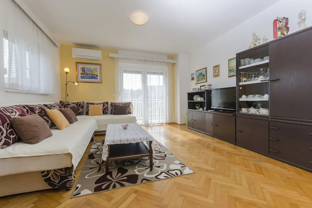 Apartment Lola