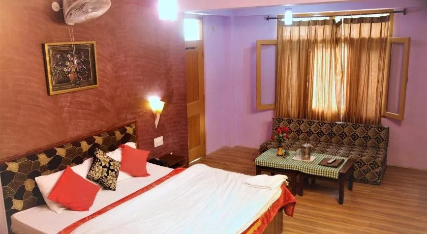 Hotel Chetna & Cottages
