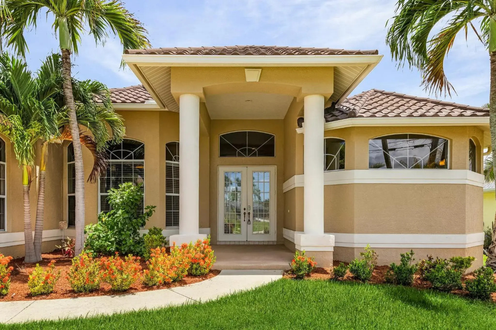 Waterfront Villa Ocean Drive ID1431