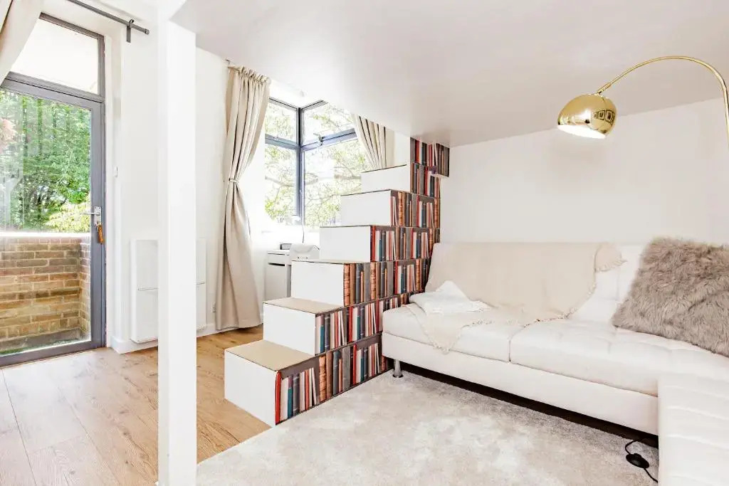 A'nB OXFORD - LOCATION LOCATION LOCATION!! Contemporary 2-bed FLAT with private lock-up parking in CENTRAL OX1