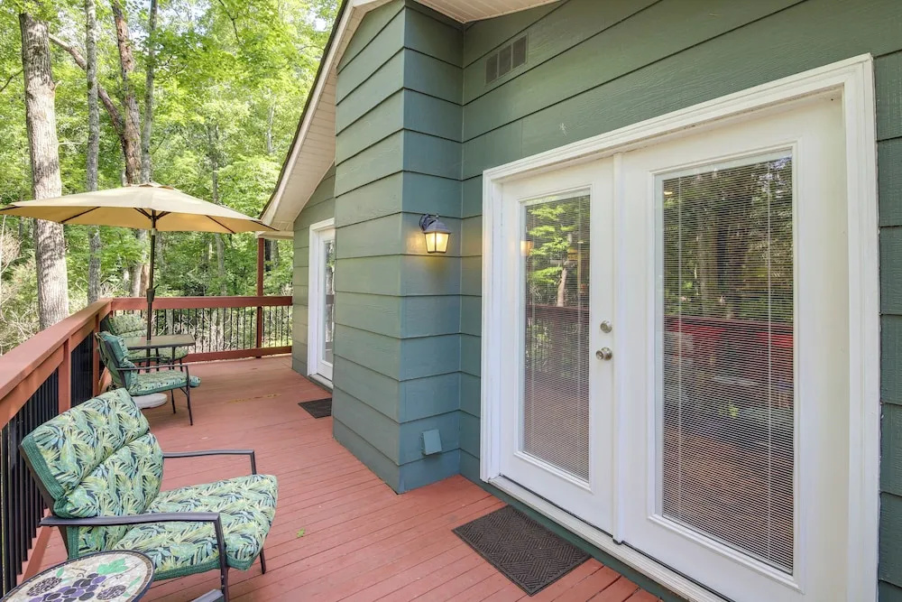 Quaint Smoky Mountain Cabin - 4 Mi to Gatlinburg!