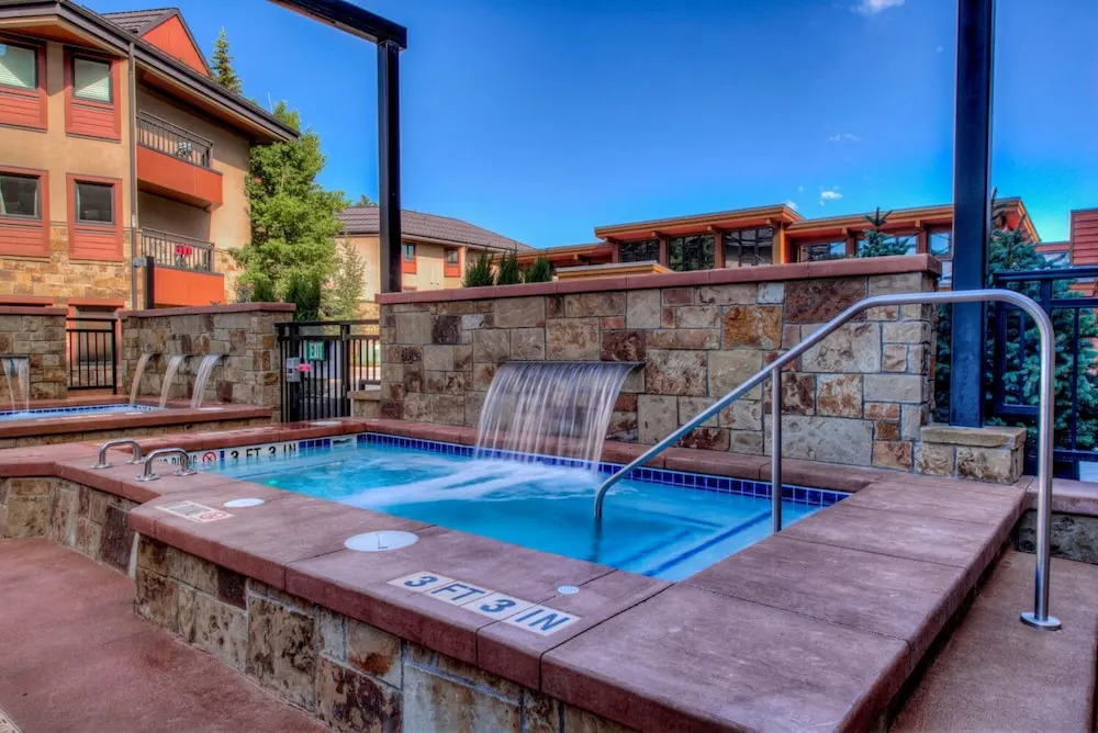 2br  Sleeps 5 - Perfect For Families, At Base Of Peak 5 2 Bedroom Condo by RedAwning