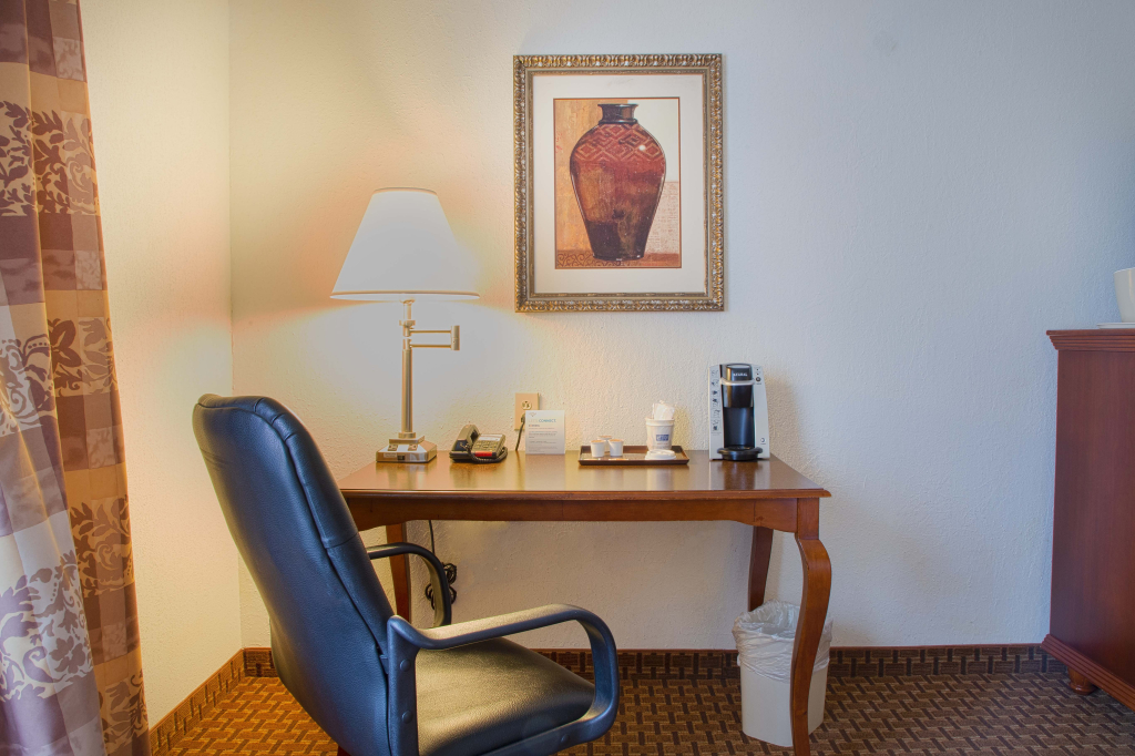 Holiday Inn Express Hotel & Suites Center by IHG