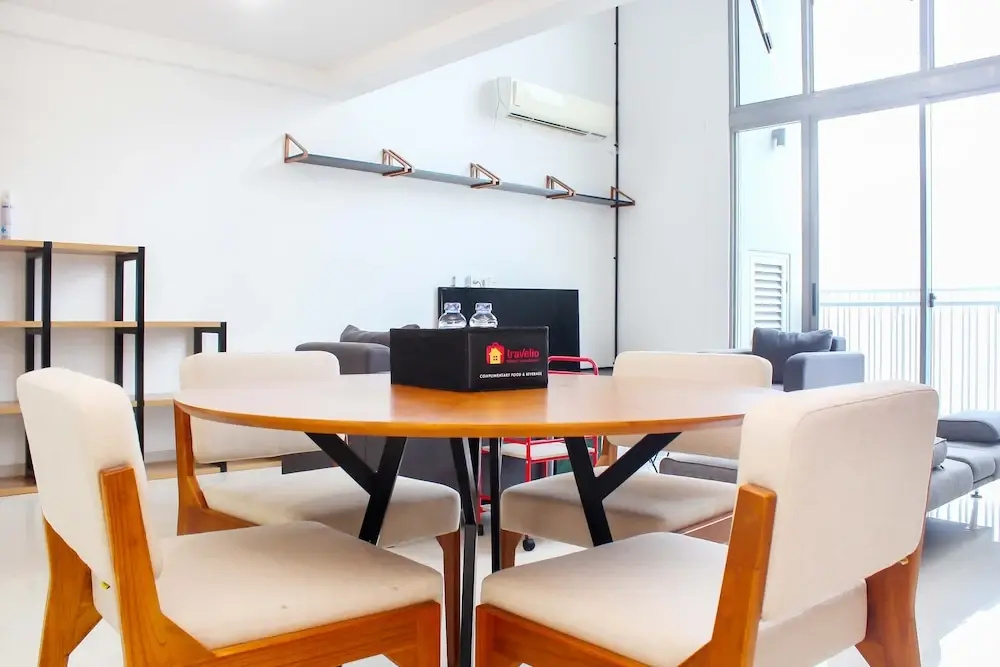 Stunning And Strategic 1Br Loft At Neo Soho Apartment